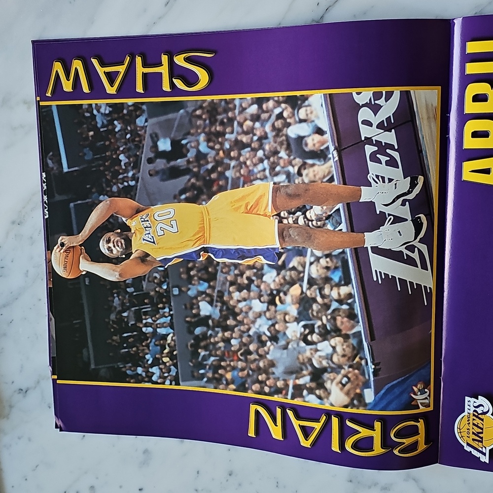 🏀HP🏀LA Lakers 2002 Kobe Cover Team Calendar - Picture 6 of 15